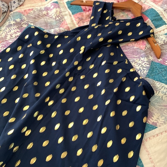 Stunning top - Picture 2 of 5